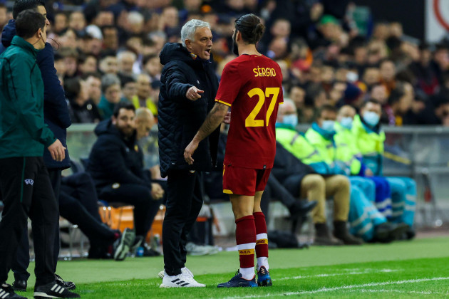 arnhem-netherlands-10th-mar-2022-arnhem-netherlands-march-10-red-card-for-sergio-oliveira-of-as-roma-with-coach-jose-mourinho-of-as-roma-during-the-uefa-europa-conference-league-knockout-stag