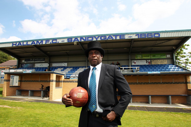former-premier-league-referee-uriah-rennie-before-taking-charge-of-a-game-of-football-as-part-of-the-heritage-lottery-funded-project-recreating-a-football-game-using-1858-rules-at-hallam-fc-the-olde