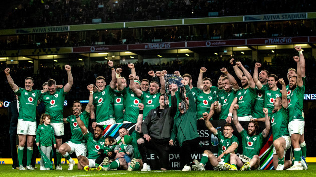 the-ireland-team-lift-the-triple-crown