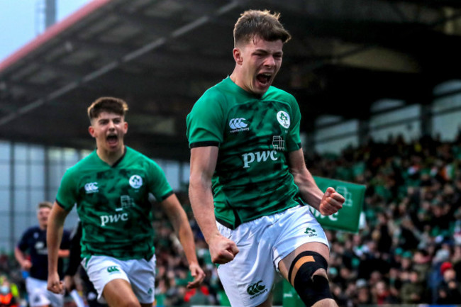 matthew-devine-celebrates-scoring-their-sixth-try