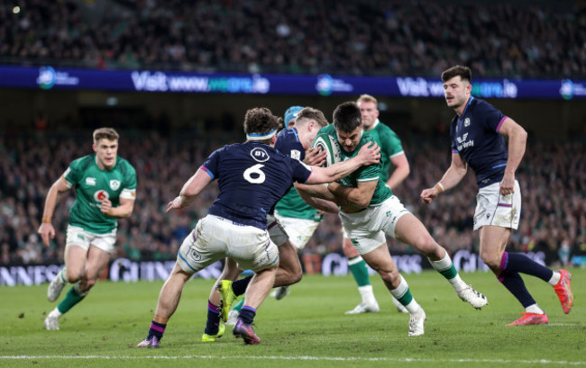 conor-murray-on-the-way-to-scoring-their-fourth-try