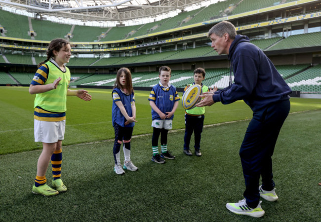 ronan-ogara-accompanied-by-monkstown-mini-rugby-players