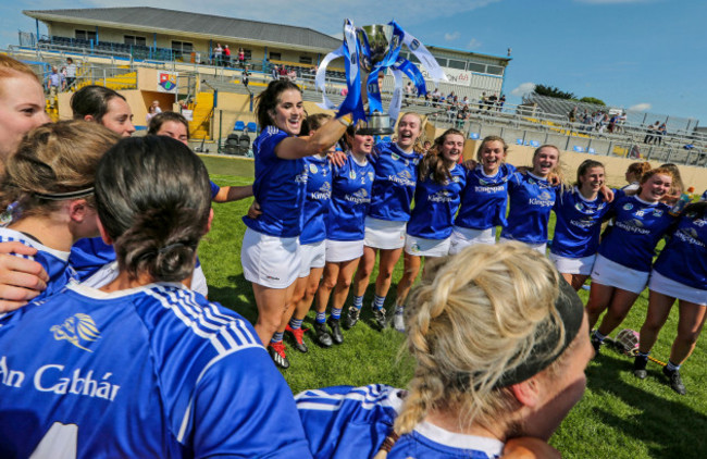 erinn-galligan-celebrates-with-her-teammates-after-the-presentation