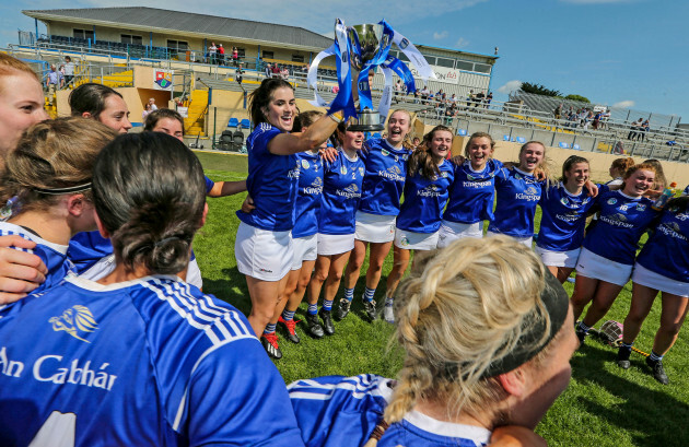 erinn-galligan-celebrates-with-her-teammates-after-the-presentation