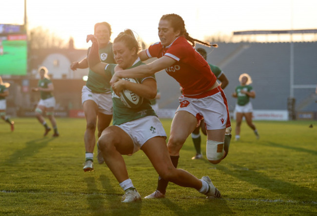 stacey-flood-scores-a-try