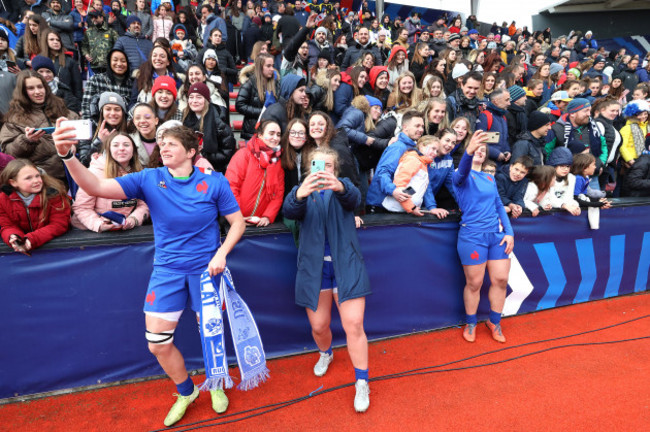 france-players-celebrate-with-fans-after-the-game