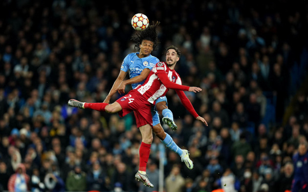 manchester-citys-nathan-ake-back-and-atletico-madridssime-vrsaljko-battle-for-the-ball-during-the-uefa-champions-league-quarter-final-first-leg-match-at-the-etihad-stadium-manchester-picture-dat