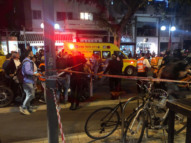 israel-07th-apr-2022-at-least-two-people-have-died-and-four-were-seriously-wounded-in-a-shooting-in-tel-avivs-city-center-on-thursday-april-7-2022-photo-by-matan-golansipa-usa-credit-sipa-u