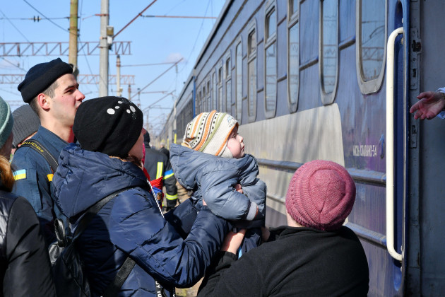 kramatorsk-ukraine-13th-mar-2022-a-woman-seen-helping-a-child-from-the-childrens-community-to-get-on-the-evacuation-train-at-the-railway-station-in-kramatorsk-russias-military-offensive-against