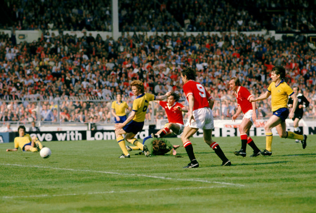 soccer-fa-cup-final-manchester-united-v-arsenal-sammy-mcilroy-left-manchester-united-scores-a-goal