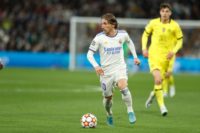 madrid-spain-12th-apr-2022-luka-modric-real-footballsoccer-uefa-champions-league-quarter-finals-2nd-leg-match-between-real-madrid-cf-2-3-chelsea-fc-at-the-estadio-santiago-bernabeu-in-madrid