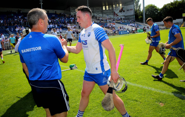 liam-cahill-celebrates-with-stephen-bennett