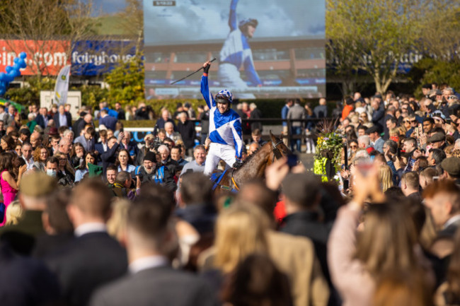 pj-ohanlon-onboard-lord-lariat-celebrates-after-winning