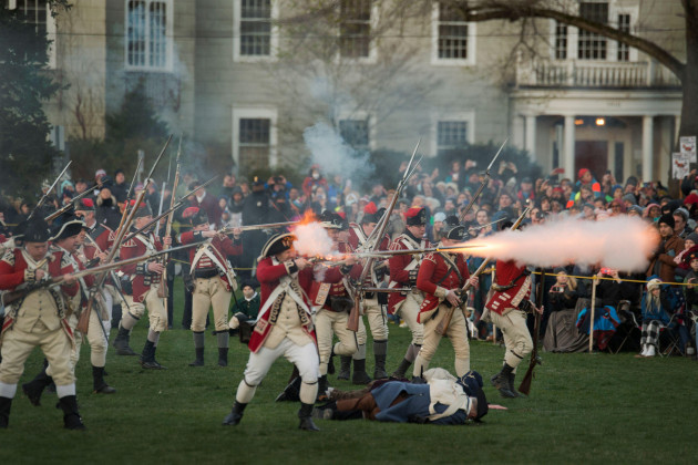 reenactment-of-the-battle-of-lexington-18-april-2022-lexington-minute-men-reenact-the-battle-of-lexington-massachusetts-known-as-the-shot-heard-around-the-world-and-the-start-of-the-american-rev