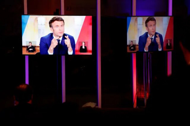 Macron attacca Le Pen per i suoi legami con la Russia mentre si avvicinano le elezioni presidenziali