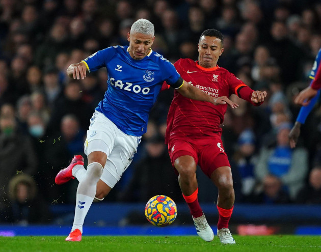 evertons-richarlison-left-and-liverpools-thiago-alcantara-battle-for-the-ball-during-the-premier-league-match-between-everton-and-liverpool-at-goodison-park-liverpool-picture-date-wednesday-dec