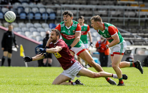 kevin-maguire-tackled-by-tommy-conroy-and-ryan-odonoghue