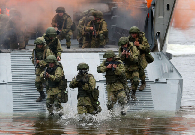 leningrad-region-russia-26th-aug-2020-servicemen-take-part-in-a-seaborne-landing-exercise-on-gogland-island-in-the-gulf-of-finland-credit-peter-kovalevtassalamy-live-news