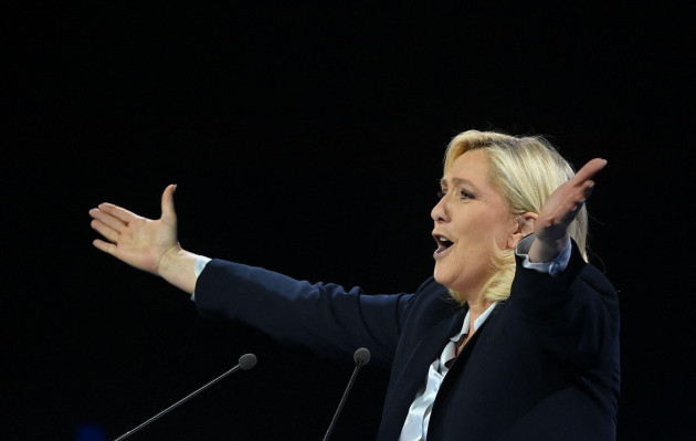 arras-france-21st-apr-2022-far-right-party-rassemblement-national-rn-presidential-candidate-marine-le-pen-delivers-a-speech-during-an-election-campaign-meeting-in-arras-northern-france-on-apri
