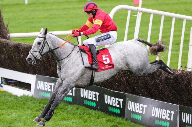 keith-donoghue-on-vanillier-jump-the-last-fence-to-win