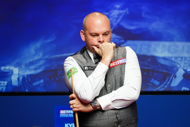 englands-stuart-bingham-in-action-against-englands-kyren-wilson-during-day-ten-of-the-betfred-world-snooker-championships-at-the-crucible-sheffield-picture-date-monday-april-25-2022