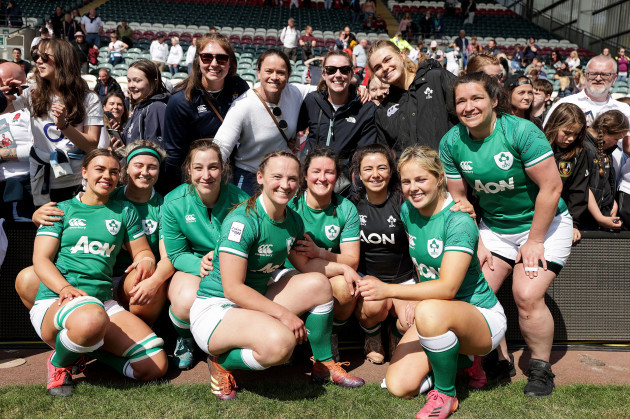 ireland-players-with-fans-after-the-game