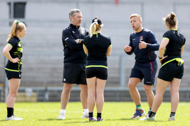 ian-madigan-speaks-to-the-players