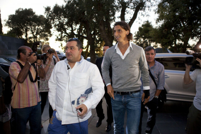 football-player-zatan-ibrahimovic-arrive-to-barcelona-to-sign-a-contract-with-his-agent-mino-raiola