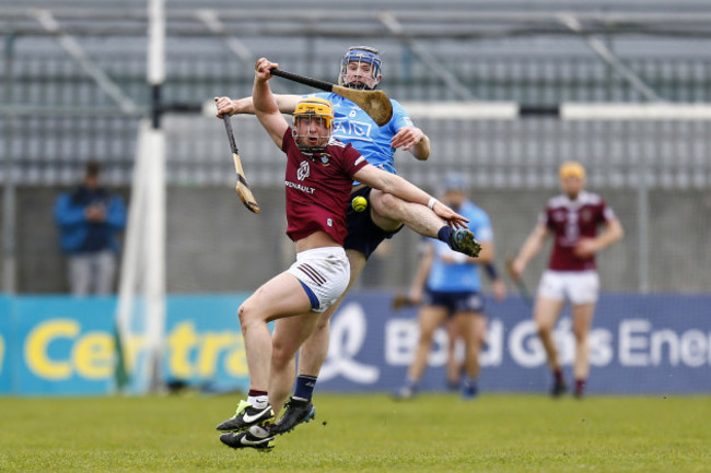 davy-glennon-and-conor-burke-challenge-for-the-ball