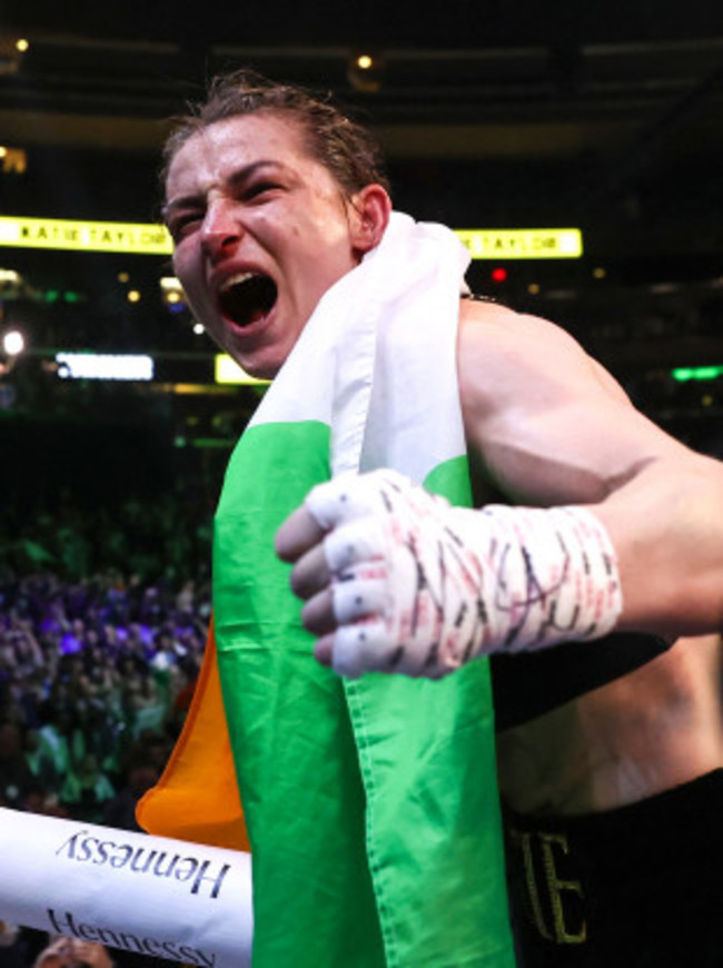 katie-taylor-celebrates-winning-7-310x415