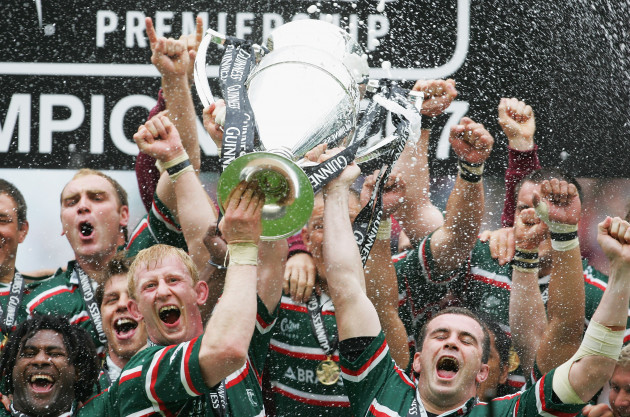 leo-cullen-and-shane-jennings-lift-the-premiership-trophy
