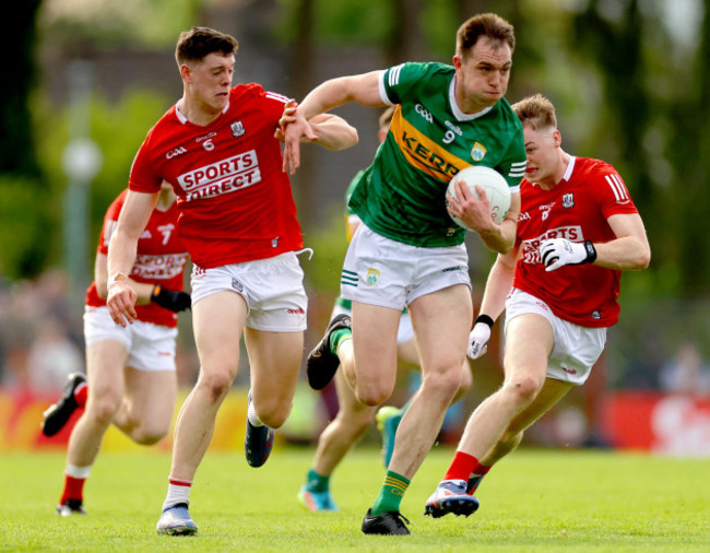 rory-maguire-and-cathail-omahony-tackle-jack-barry