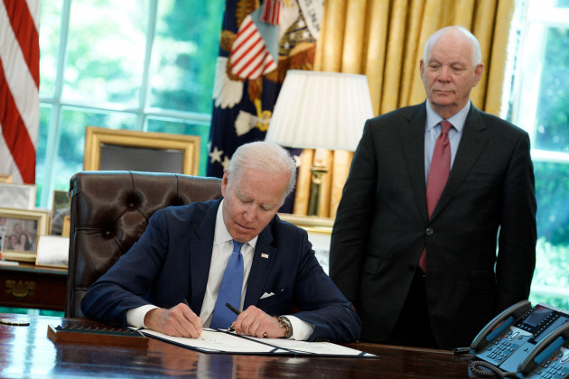 u-s-president-joe-biden-signs-the-ukraine-lend-lease-act-in-the-oval-office-of-the-white-house-in-washington-on-may-9-2022-photo-by-yuri-gripasabacapress-com