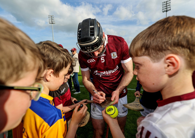 padraic-mannion-signs-autographs-after-the-game