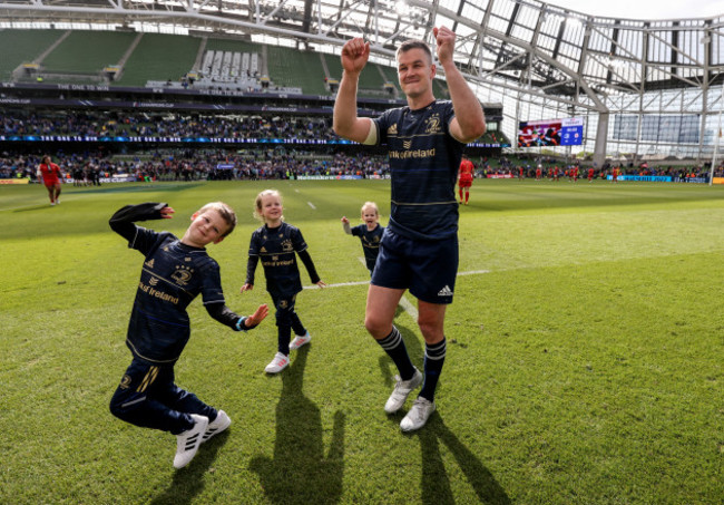 johnny-sexton-celebrates-after-the-game-with-his-kids-luca-amy-sophie-after-the-game