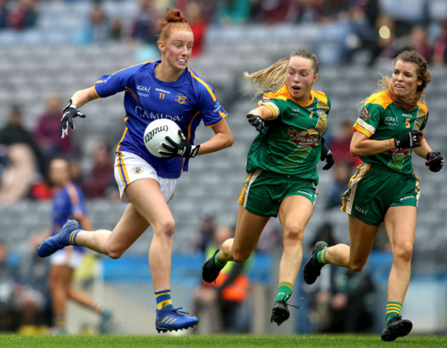 aishling-moloney-is-tackled-by-sarah-wall