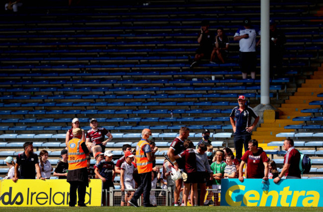 joe-canning-with-fans