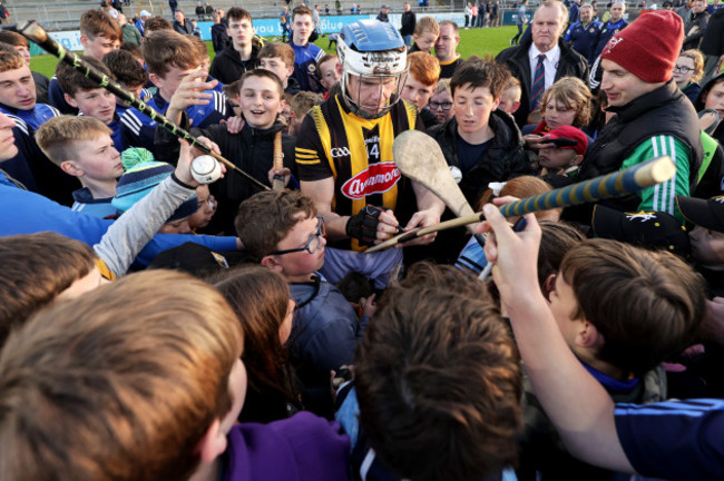 tj-reid-signs-autographs-after-the-game