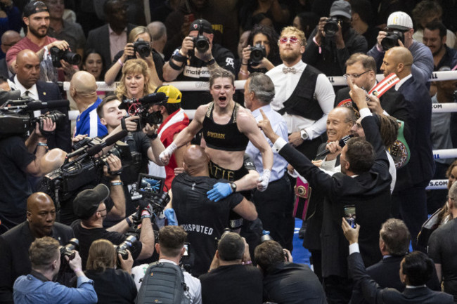 katie-taylor-versus-amanda-serrano-fight-for-undisputed-world-lightweight-championship