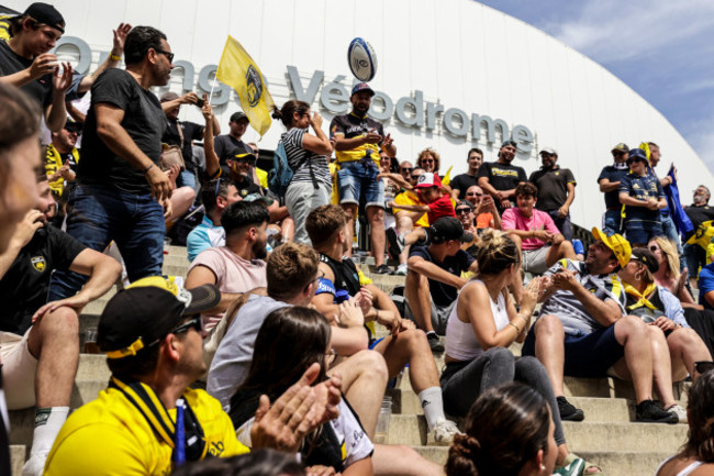 la-rochelle-fans-in-the-streets-outside-the-orange-velodrome-ahead-of-the-game