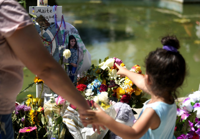 u-s-texas-uvalde-mass-shooting-mourning