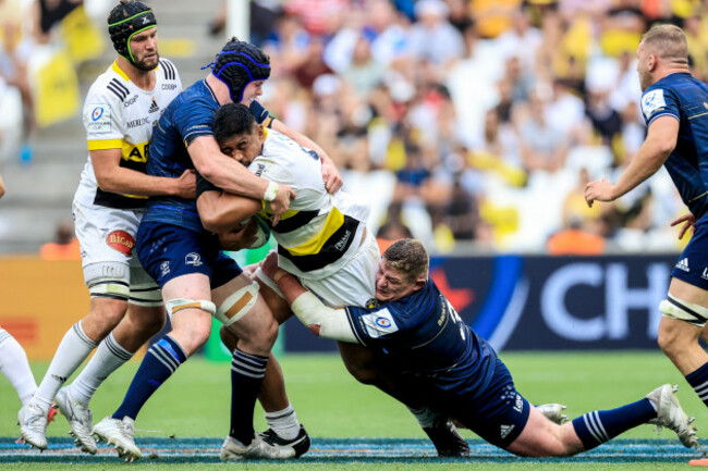 will-skelton-is-tackled-by-james-ryan-and-tadhg-furlong