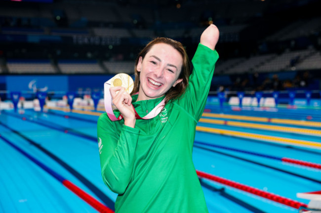 ellen-keane-celebrates-winning-a-gold-medal