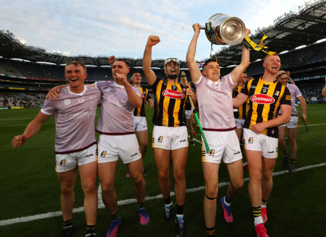 kilkenny-players-celebrate