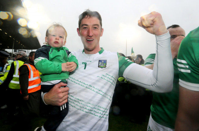 nickie-quaid-and-his-son-daithi-celebrate