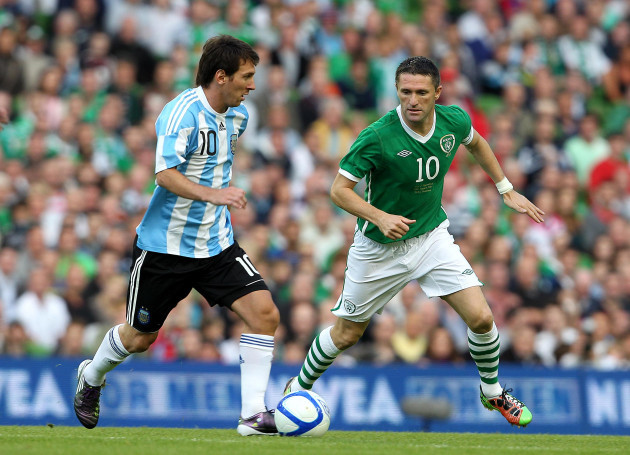 robbie-keane-and-lionel-messi