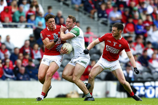 colm-ocallaghan-tackles-darragh-treacy