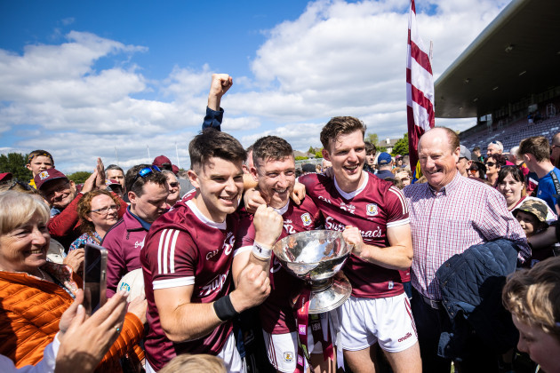 tomo-culhane-liam-silke-and-owen-gallagher-celebrate-with-the-cup