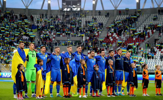 ukraine-stand-for-the-national-anthem