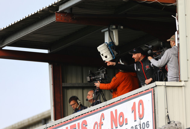 stephen-odonnell-gives-instructions-from-the-tv-gantry